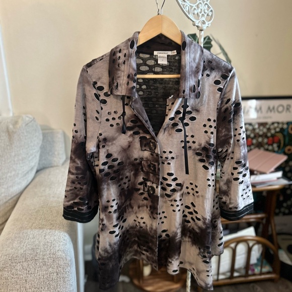 Feratelli Black and Gray Patterned Top with buttons - Picture 1 of 5